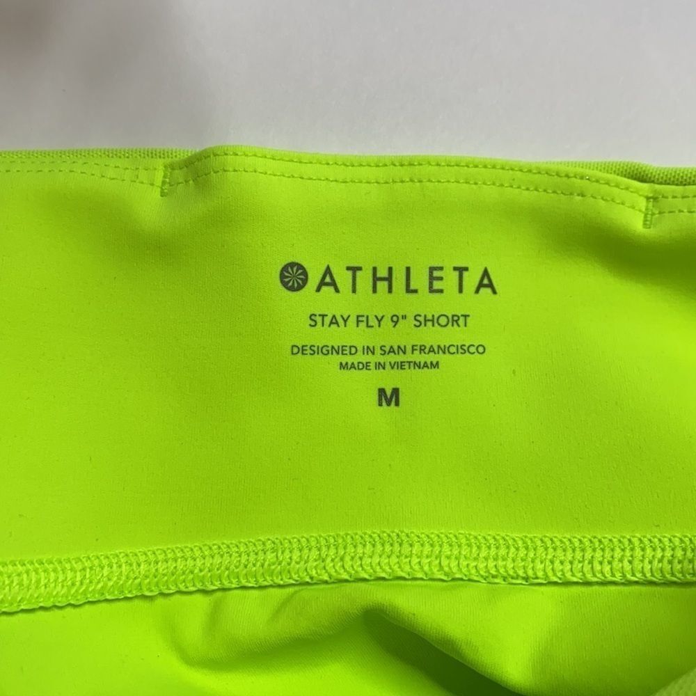 ‎Athleta Stay Fly Reflective Compression 9" Shorts - Picture 10 of 13
